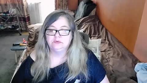 Snapshot of tviks chatting on February 2025 04:18:02 AM Lana online show from February 2025 04:18:02 AM