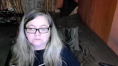 Snapshot of tviks chatting on February 2025 11:36:02 PM Lana online show from February 2025 11:36:02 PM