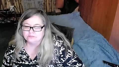 Snapshot of tviks chatting on February 2025 10:37:02 AM Lana online show from February 2025 10:37:02 AM