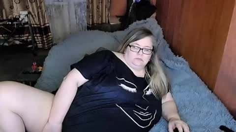 Snapshot of tviks chatting on March 2025 10:13:02 AM Lana online show from March 2025 10:13:02 AM