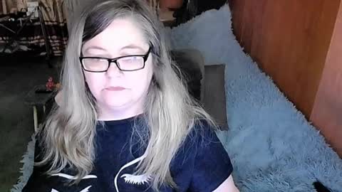 Snapshot of tviks chatting on March 2025 08:48:02 AM Lana online show from March 2025 08:48:02 AM