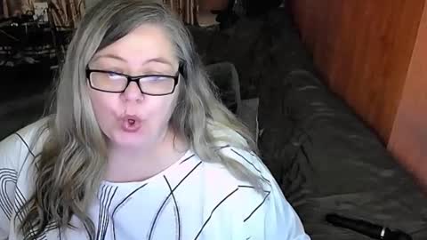 Snapshot of tviks chatting on March 2025 08:16:02 AM Lana online show from March 2025 08:16:02 AM