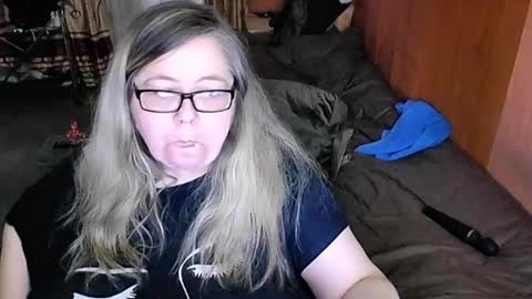 Snapshot of tviks chatting on March 2025 09:05:02 AM Lana online show from March 2025 09:05:02 AM