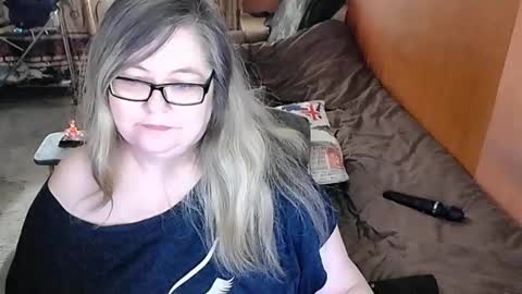 Snapshot of tviks chatting on March 2025 03:08:01 AM Lana online show from March 2025 03:08:01 AM