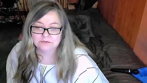 Snapshot of tviks chatting on March 2025 12:33:02 AM Lana online show from March 2025 12:33:02 AM