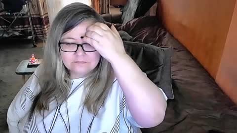 Snapshot of tviks chatting on March 2025 03:39:01 AM Lana online show from March 2025 03:39:01 AM