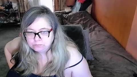 Snapshot of tviks chatting on March 2025 05:24:02 AM Lana online show from March 2025 05:24:02 AM