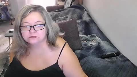 Snapshot of tviks chatting on September 2025 02:33:01 AM Lana online show from September 2025 02:33:01 AM