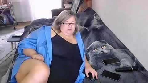 Snapshot of tviks chatting on September 2025 12:10:01 AM Lana online show from September 2025 12:10:01 AM