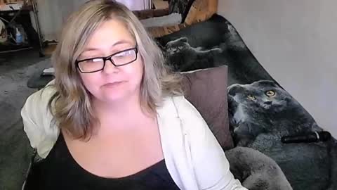 Snapshot of tviks chatting on September 2025 10:04:02 AM Lana online show from September 2025 10:04:02 AM