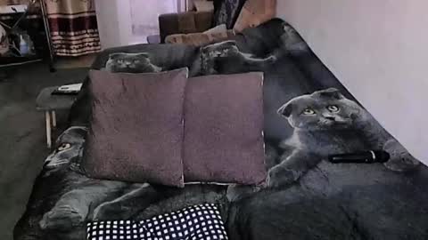 Snapshot of tviks chatting on September 2025 12:02:02 AM Lana online show from September 2025 12:02:02 AM