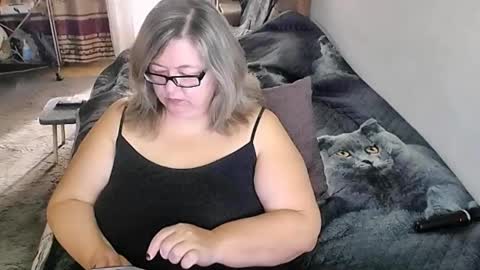 Snapshot of tviks chatting on September 2025 01:42:02 AM Lana online show from September 2025 01:42:02 AM