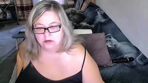 Snapshot of tviks chatting on September 2025 11:41:02 PM Lana online show from September 2025 11:41:02 PM