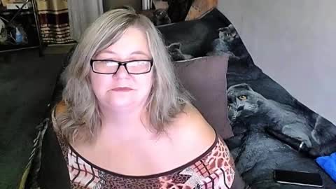 Snapshot of tviks chatting on September 2025 06:57:01 PM Lana online show from September 2025 06:57:01 PM