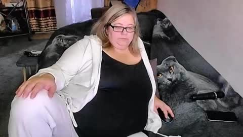 Snapshot of tviks chatting on October 2025 11:34:02 PM Lana online show from October 2025 11:34:02 PM