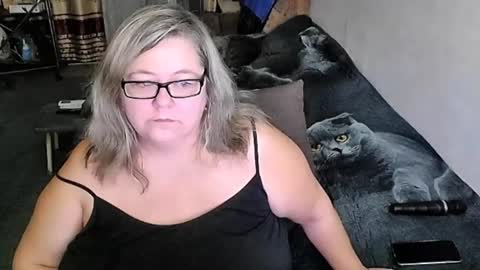 Snapshot of tviks chatting on October 2025 10:07:02 PM Lana online show from October 2025 10:07:02 PM