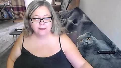 Snapshot of tviks chatting on October 2025 02:34:01 AM Lana online show from October 2025 02:34:01 AM