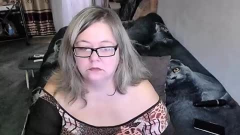 Snapshot of tviks chatting on October 2025 04:04:01 AM Lana online show from October 2025 04:04:01 AM