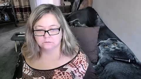 Snapshot of tviks chatting on October 2025 01:19:01 AM Lana online show from October 2025 01:19:01 AM