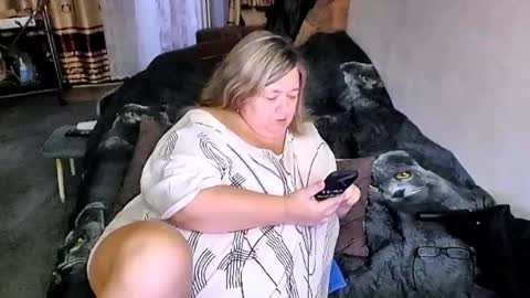 Snapshot of tviks chatting on October 2025 09:43:02 AM Lana online show from October 2025 09:43:02 AM