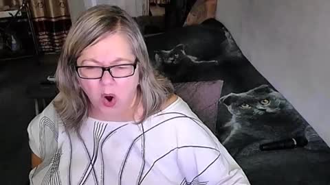 Snapshot of tviks chatting on October 2025 12:51:02 AM Lana online show from October 2025 12:51:02 AM