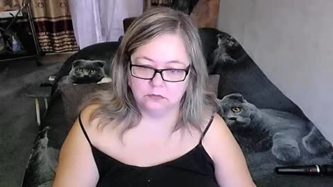 Snapshot of tviks chatting on October 2025 12:46:02 AM Lana online show from October 2025 12:46:02 AM