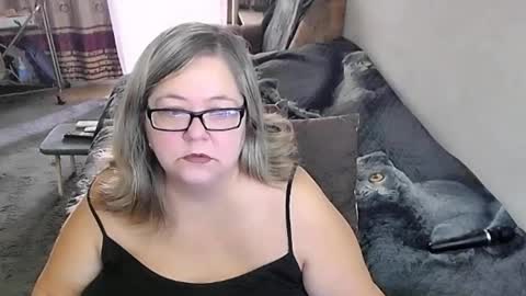 Snapshot of tviks chatting on October 2025 02:35:01 AM Lana online show from October 2025 02:35:01 AM