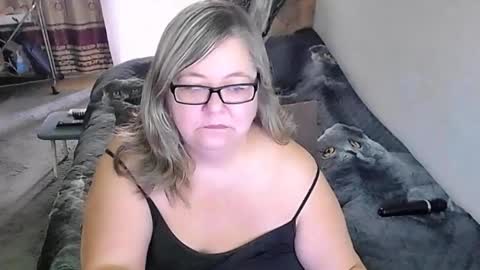 Snapshot of tviks chatting on November 2025 02:21:01 AM Lana online show from November 2025 02:21:01 AM