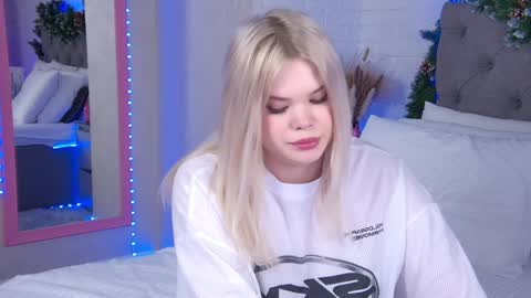 Hallie online show from December 2024 04:19:01 AM