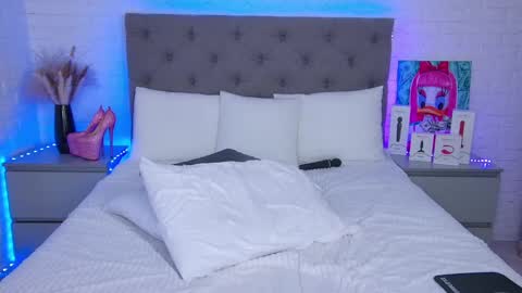 Hallie online show from February 2025 01:54:02 AM