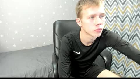 Snapshot of twelveeek chatting on October 2025 07:15:01 PM Angus online show from October 2025 07:15:01 PM