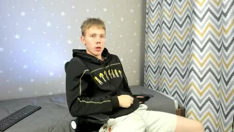 Snapshot of twelveeek chatting on October 2025 08:31:02 PM Angus online show from October 2025 08:31:02 PM