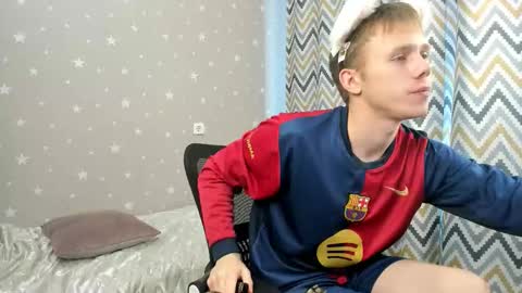 Snapshot of twelveeek chatting on October 2025 07:56:01 AM Angus online show from October 2025 07:56:01 AM