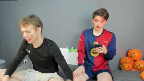 Snapshot of twelveeek chatting on November 2025 10:45:02 PM Angus online show from November 2025 10:45:02 PM