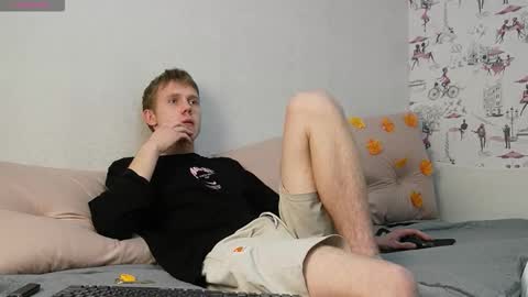 Snapshot of twelveeek chatting on November 2025 07:05:01 PM Angus online show from November 2025 07:05:01 PM