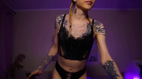 Snapshot of twiinkie_pie chatting on September 2025 05:38:01 PM Maria 3 online show from September 2025 05:38:01 PM