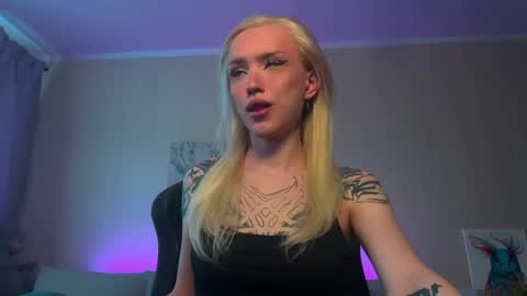 Snapshot of twiinkie_pie chatting on May 2026 08:08:02 AM Maria 3 online show from May 2026 08:08:02 AM