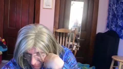 Kitten online show from January 2025 12:58:01 PM