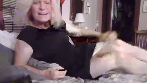Snapshot of twin53 chatting on July 2026 05:32:02 AM Kitten online show from July 2026 05:32:02 AM