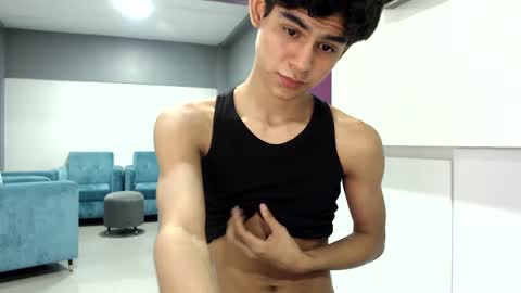 Snapshot of twink_waldorf chatting on December 2024 08:15:01 PM Twink Waldorf online show from December 2024 08:15:01 PM