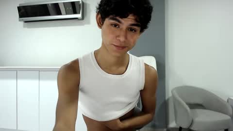 Snapshot of twink_waldorf chatting on January 2025 11:17:01 PM Twink Waldorf online show from January 2025 11:17:01 PM