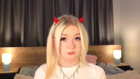 Snapshot of twinklefluff chatting on November 2025 04:17:02 PM twinklefluff online show from November 2025 04:17:02 PM