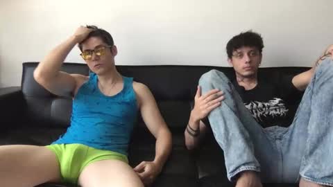 Snapshot of twinksguys360 chatting on February 2025 05:14:01 PM Derrick online show from February 2025 05:14:01 PM