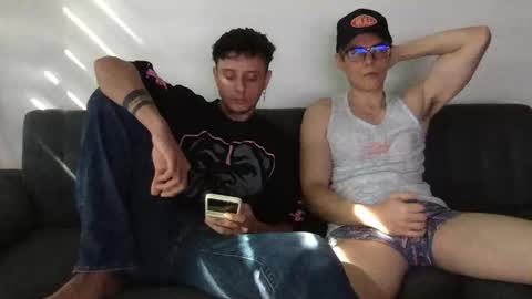 Snapshot of twinksguys360 chatting on October 2025 09:37:01 PM Derrick online show from October 2025 09:37:01 PM