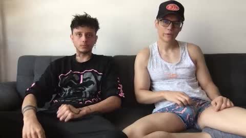 Snapshot of twinksguys360 chatting on October 2025 05:03:02 PM Derrick online show from October 2025 05:03:02 PM