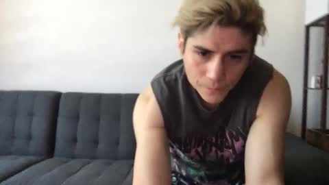 Snapshot of twinksguys360 chatting on October 2025 04:51:02 PM Derrick online show from October 2025 04:51:02 PM