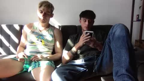 Snapshot of twinksguys360 chatting on November 2025 08:27:02 PM Derrick online show from November 2025 08:27:02 PM