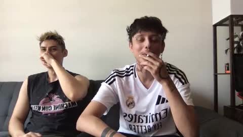 Snapshot of twinksguys360 chatting on November 2025 06:12:01 PM Derrick online show from November 2025 06:12:01 PM