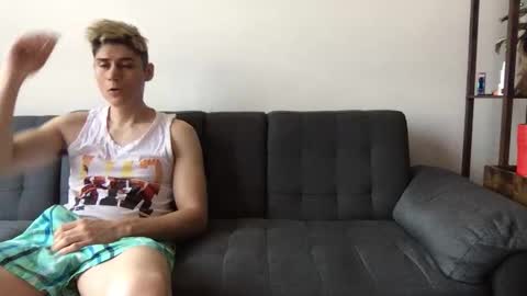 Snapshot of twinksguys360 chatting on November 2025 05:46:01 PM Derrick online show from November 2025 05:46:01 PM