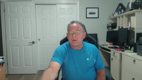 Twopeopleinlove online show from October 2025 10:01:02 AM